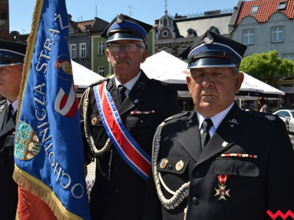 Podwójna uroczystość strażaków na wrzesińskim rynku