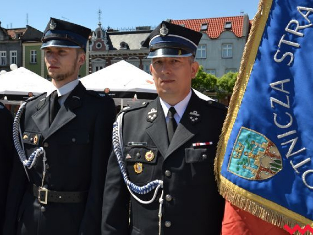 Podwójna uroczystość strażaków na wrzesińskim rynku