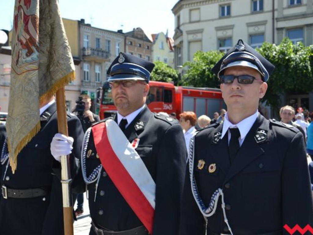 Podwójna uroczystość strażaków na wrzesińskim rynku