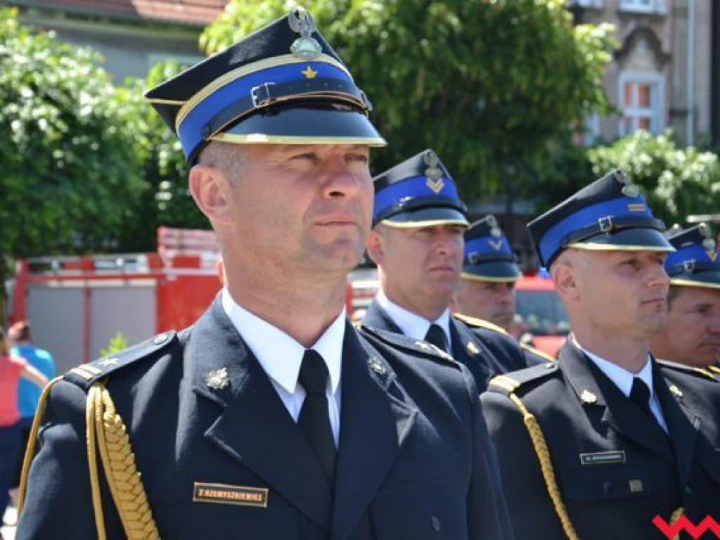 Podwójna uroczystość strażaków na wrzesińskim rynku