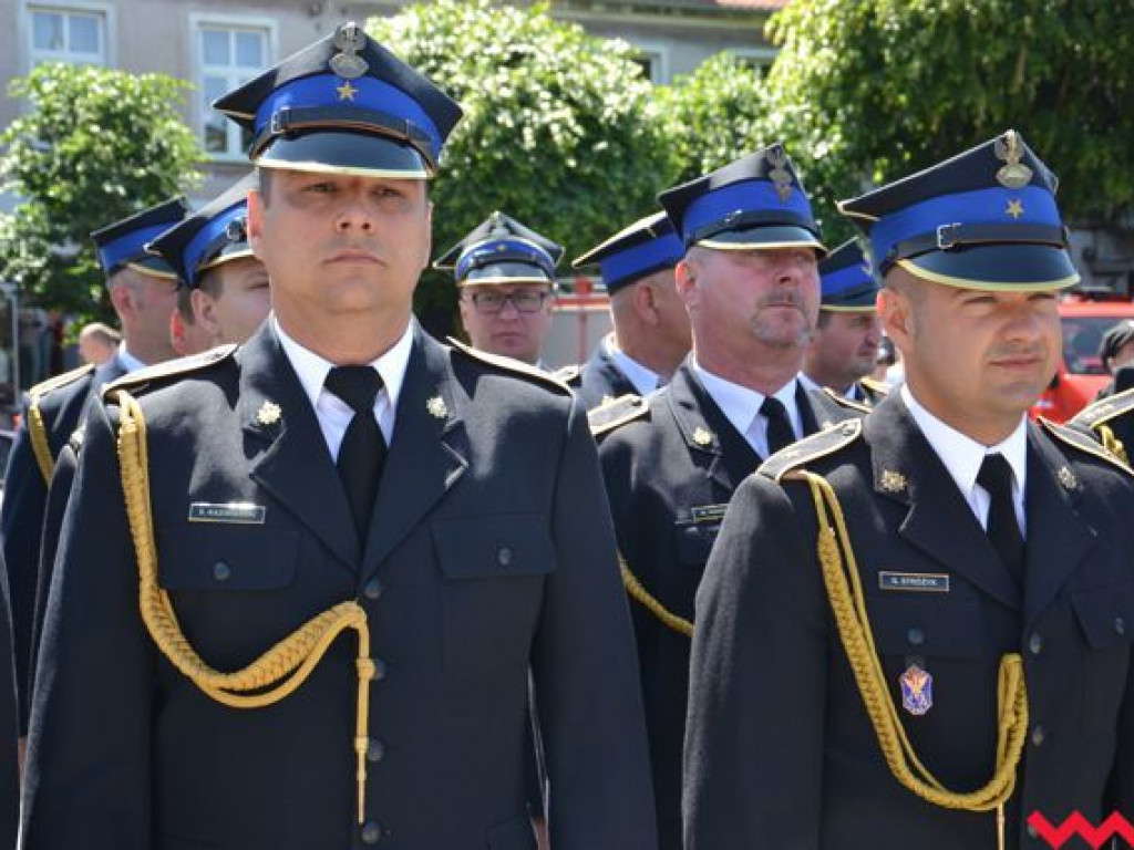 Podwójna uroczystość strażaków na wrzesińskim rynku