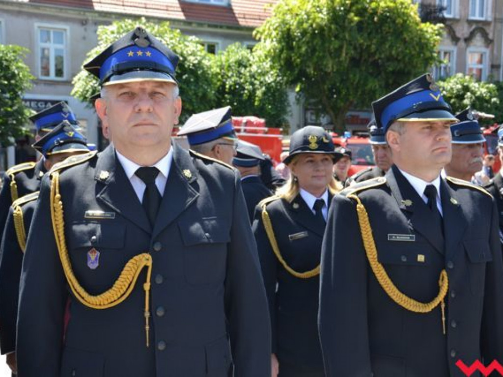 Podwójna uroczystość strażaków na wrzesińskim rynku