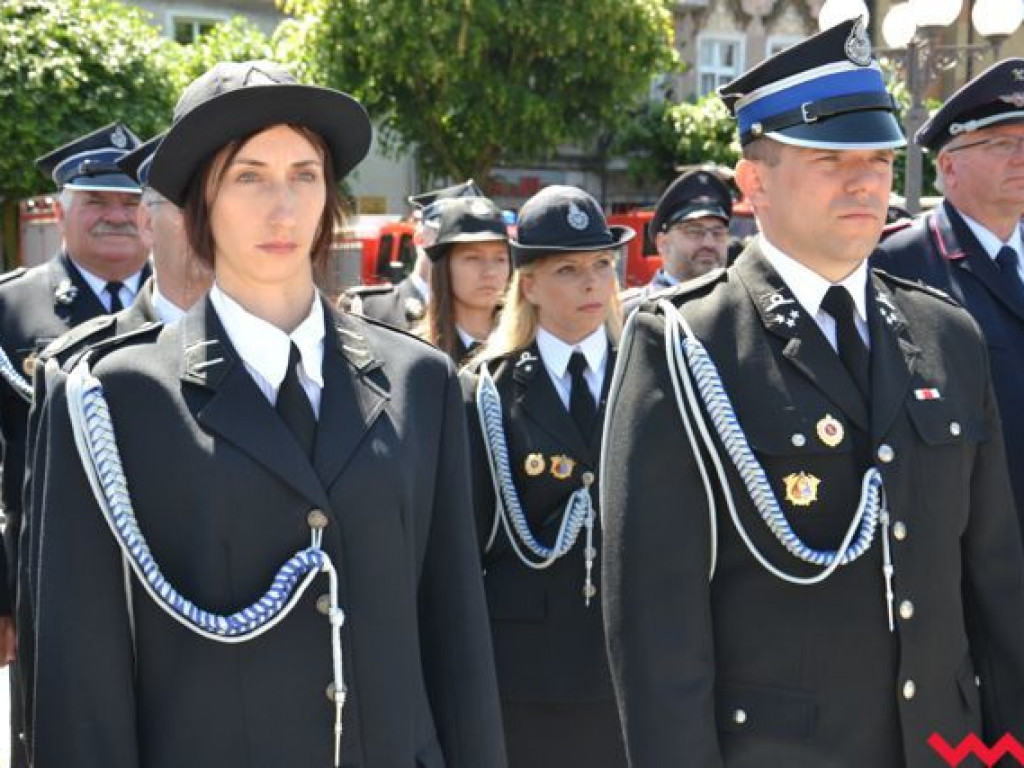 Podwójna uroczystość strażaków na wrzesińskim rynku