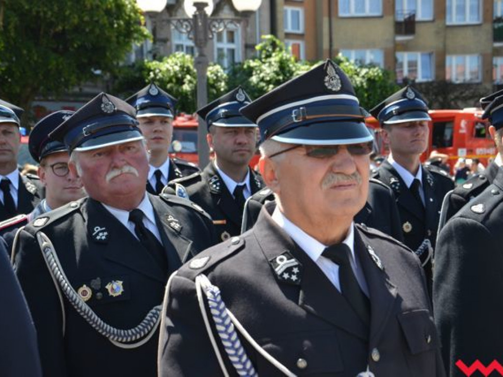 Podwójna uroczystość strażaków na wrzesińskim rynku