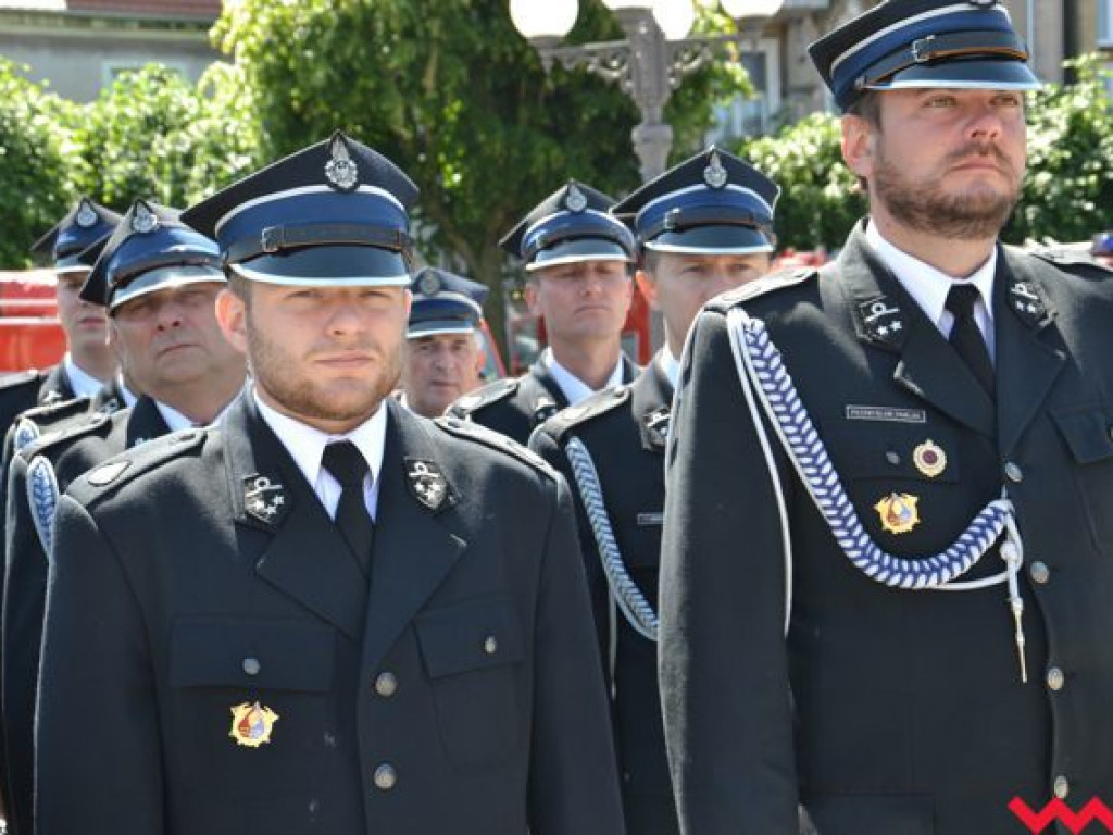 Podwójna uroczystość strażaków na wrzesińskim rynku