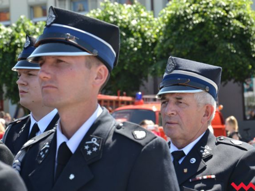 Podwójna uroczystość strażaków na wrzesińskim rynku