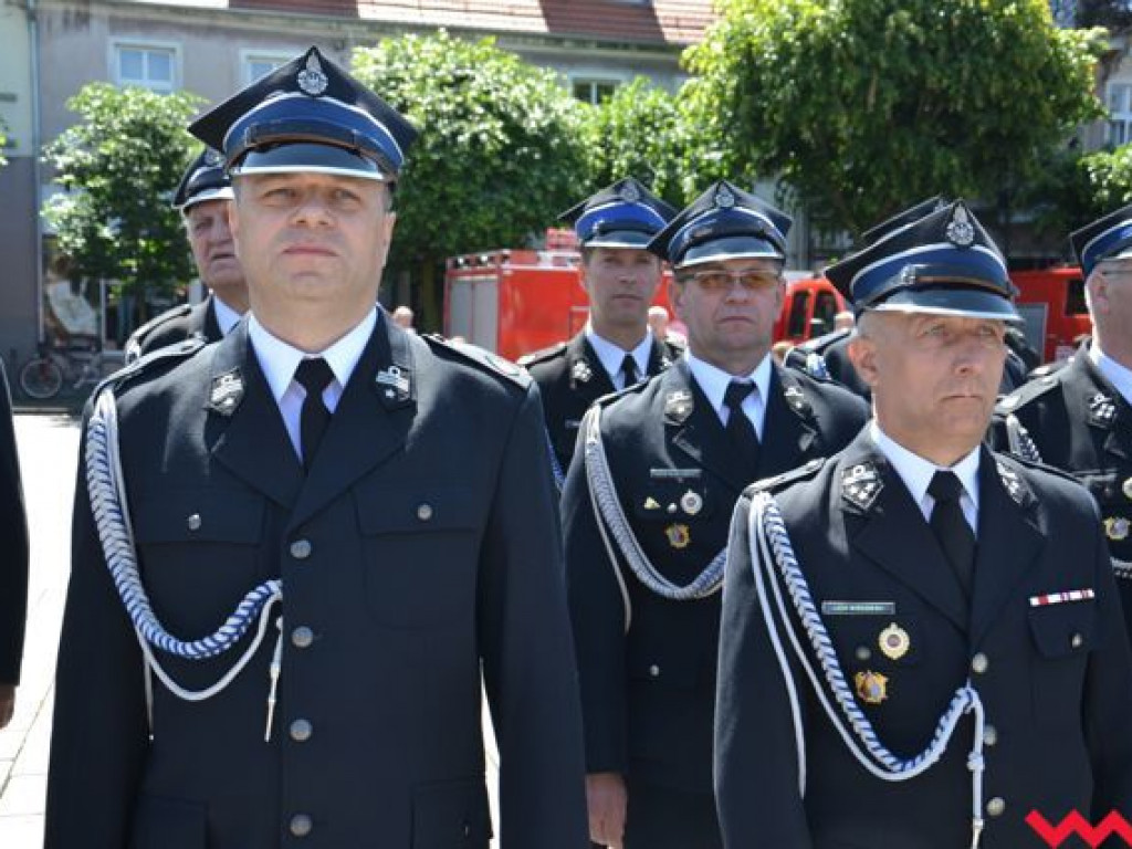 Podwójna uroczystość strażaków na wrzesińskim rynku