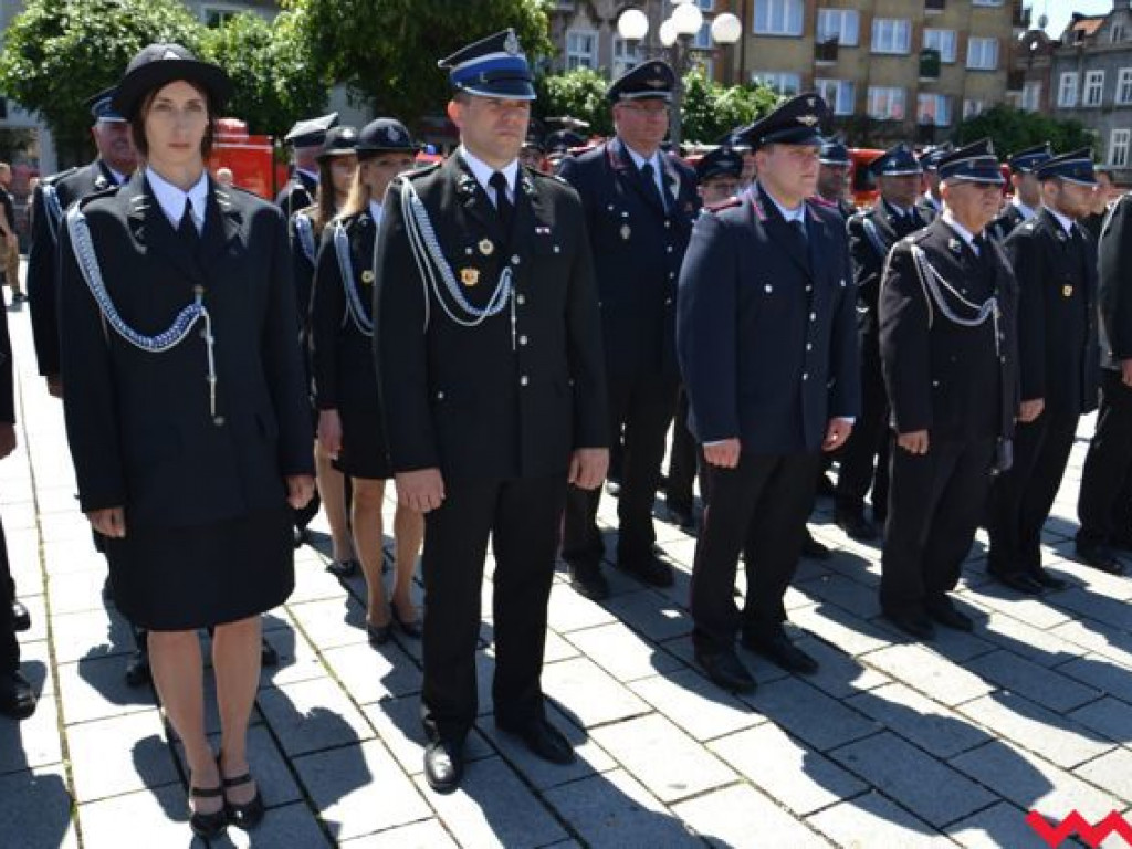 Podwójna uroczystość strażaków na wrzesińskim rynku