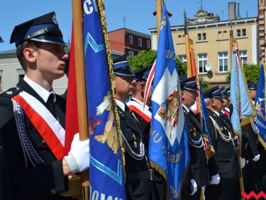 Podwójna uroczystość strażaków na wrzesińskim rynku