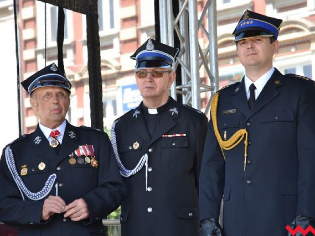 Podwójna uroczystość strażaków na wrzesińskim rynku