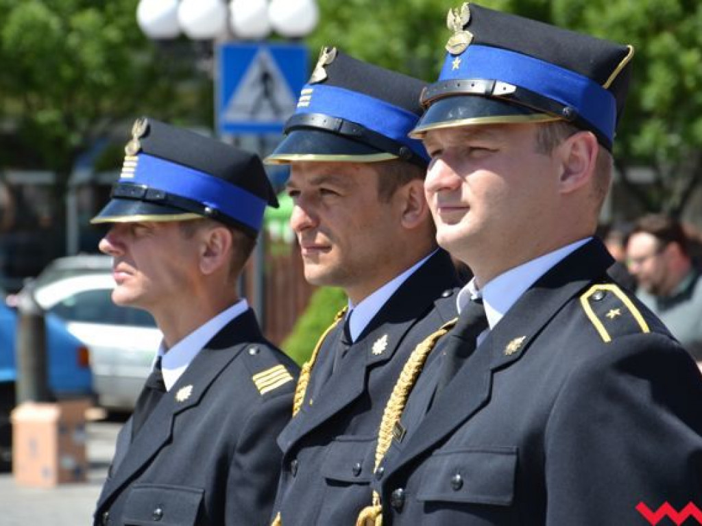 Podwójna uroczystość strażaków na wrzesińskim rynku
