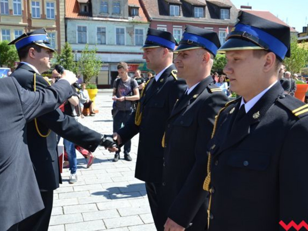 Podwójna uroczystość strażaków na wrzesińskim rynku