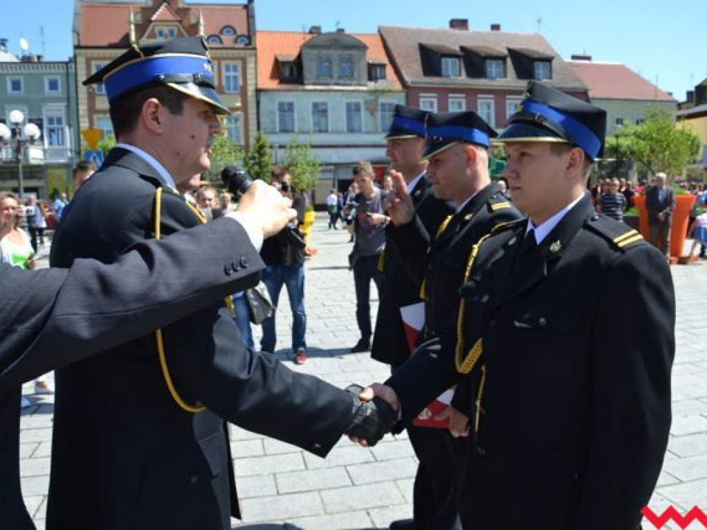 Podwójna uroczystość strażaków na wrzesińskim rynku