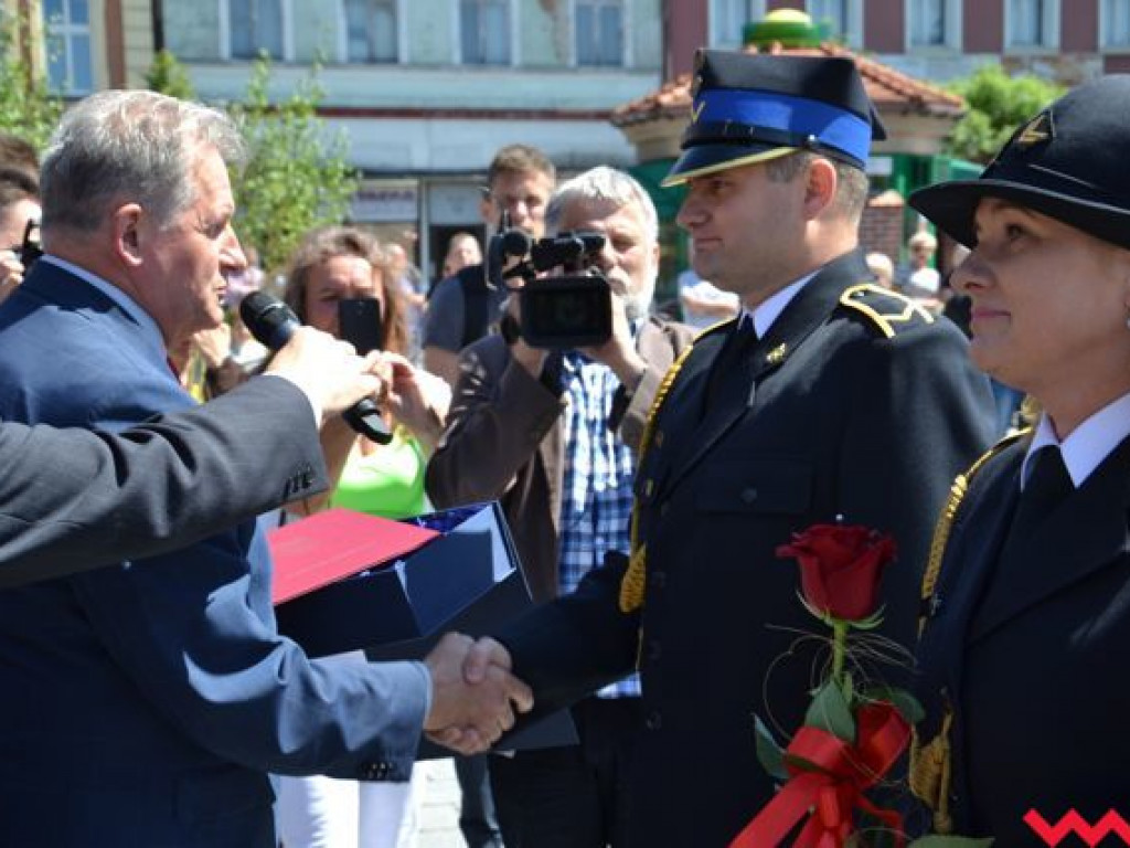 Podwójna uroczystość strażaków na wrzesińskim rynku