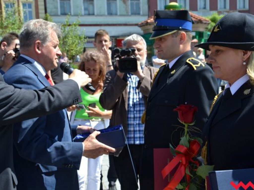 Podwójna uroczystość strażaków na wrzesińskim rynku