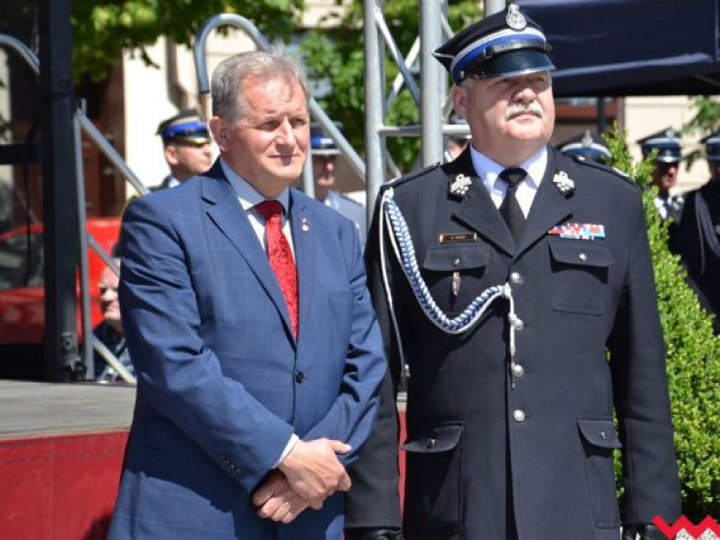Podwójna uroczystość strażaków na wrzesińskim rynku