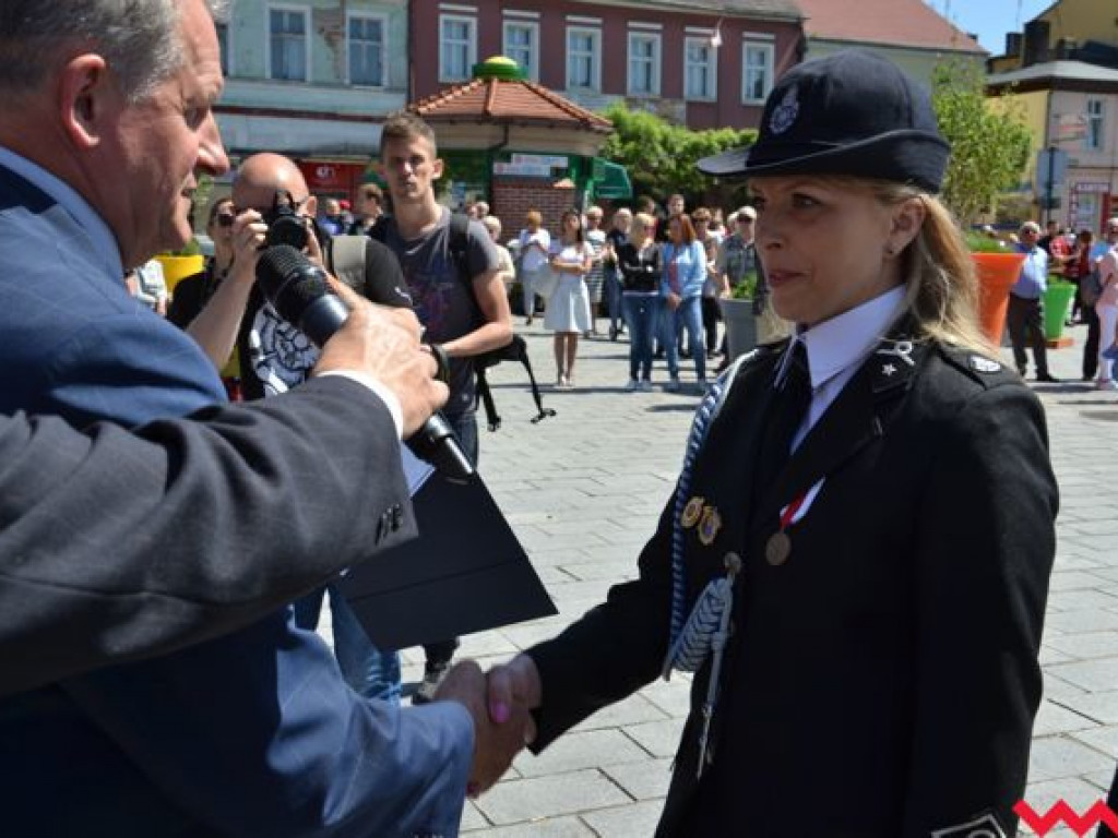 Podwójna uroczystość strażaków na wrzesińskim rynku