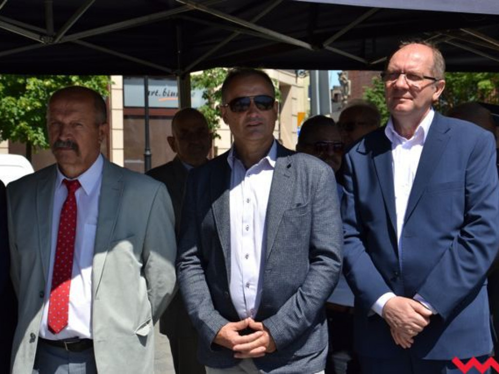 Podwójna uroczystość strażaków na wrzesińskim rynku