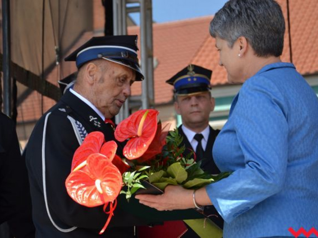 Podwójna uroczystość strażaków na wrzesińskim rynku