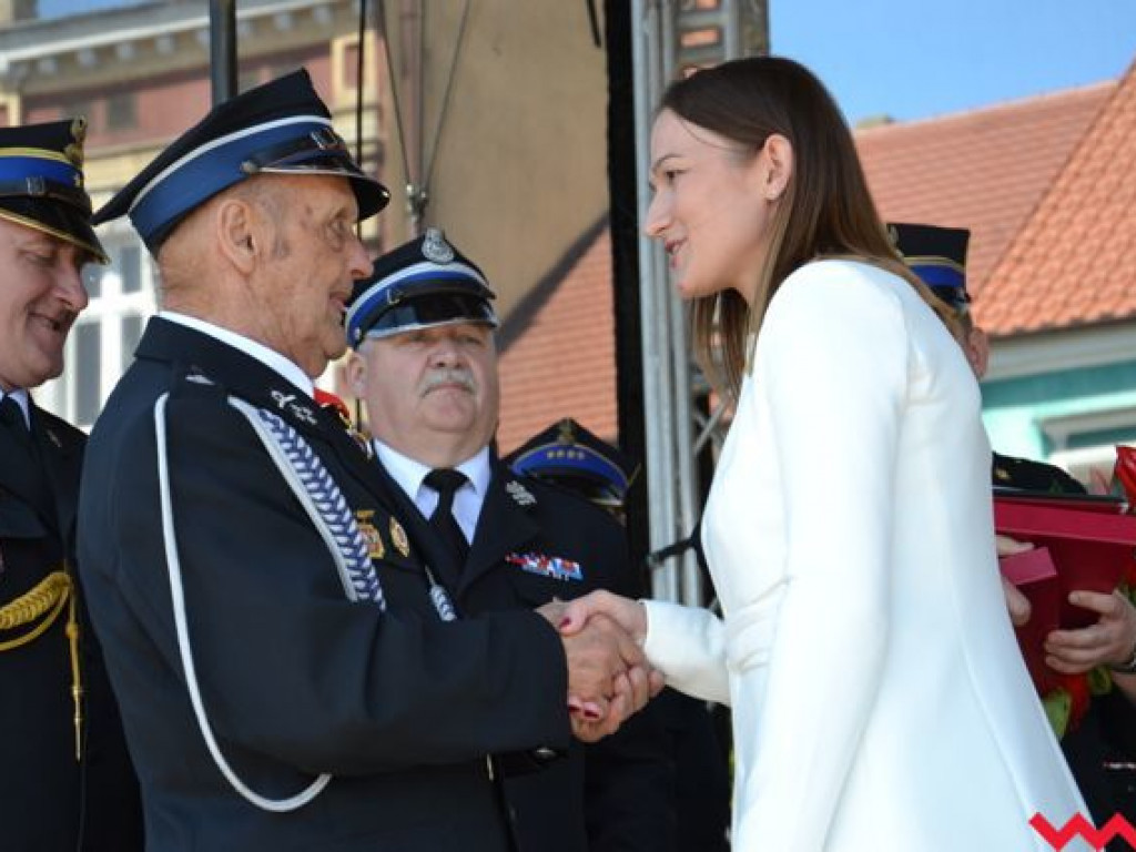 Podwójna uroczystość strażaków na wrzesińskim rynku