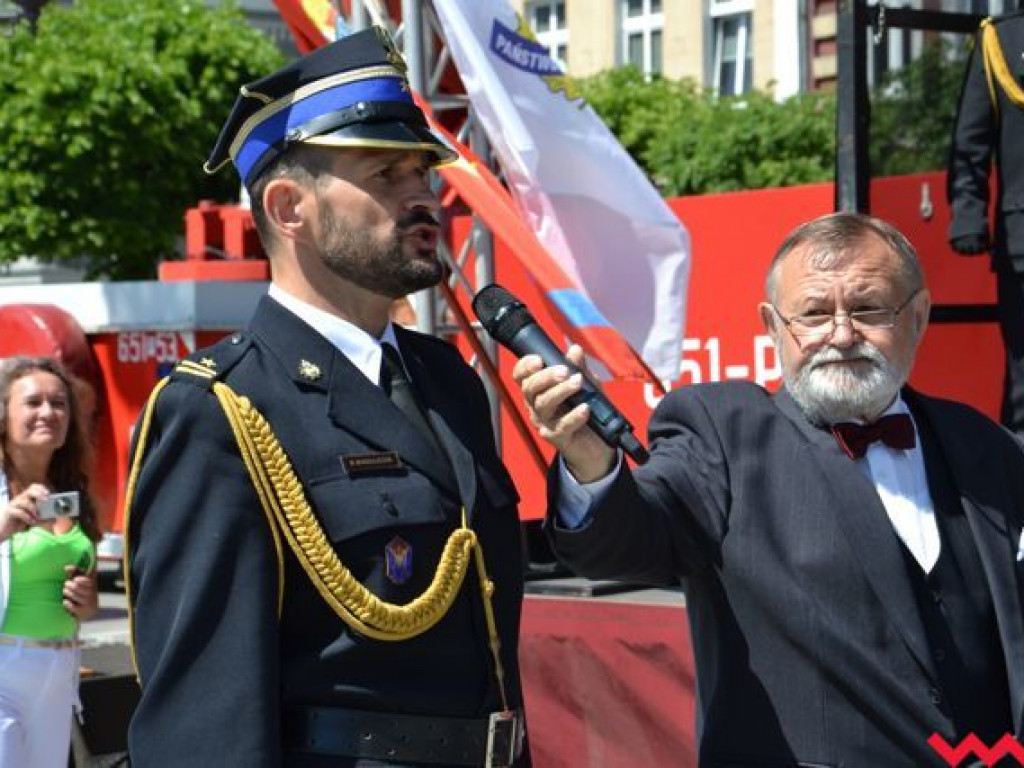 Podwójna uroczystość strażaków na wrzesińskim rynku