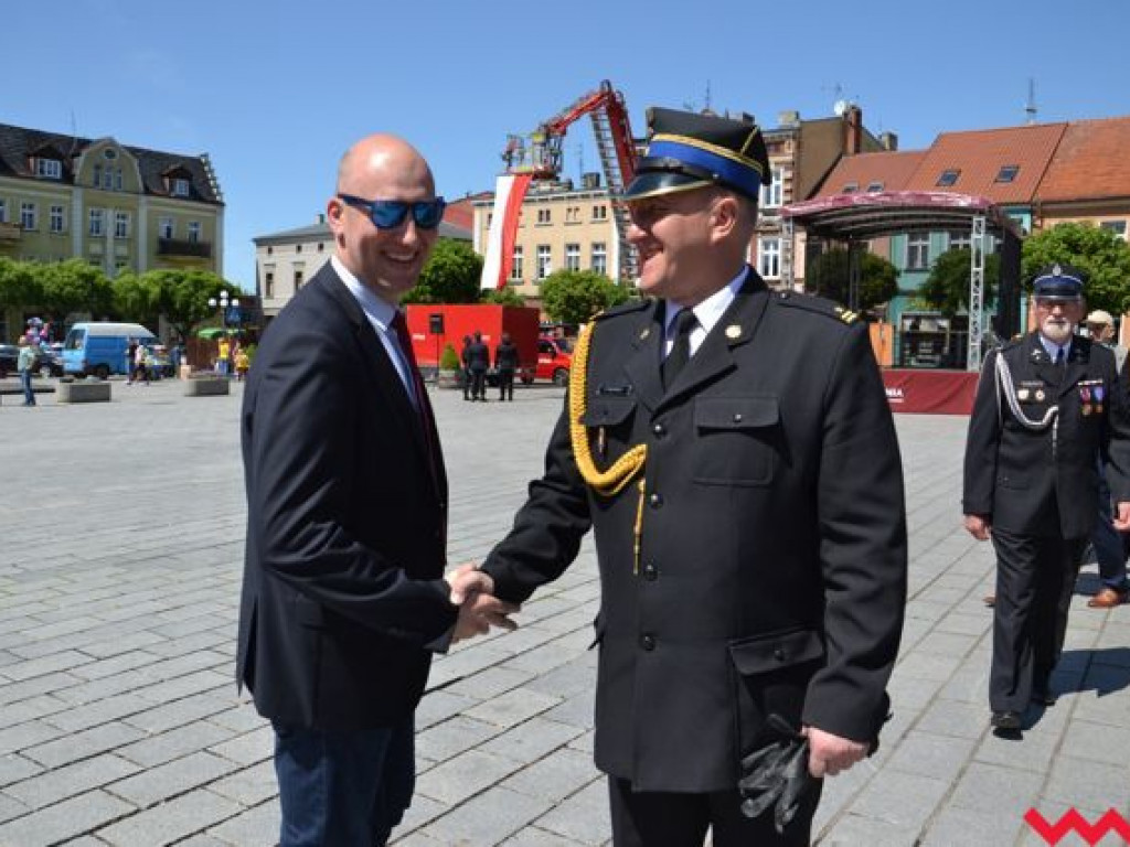 Podwójna uroczystość strażaków na wrzesińskim rynku
