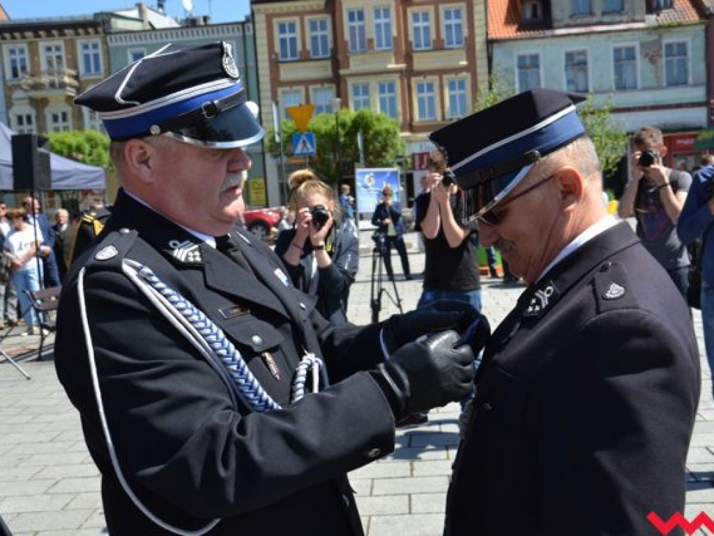 Podwójna uroczystość strażaków na wrzesińskim rynku