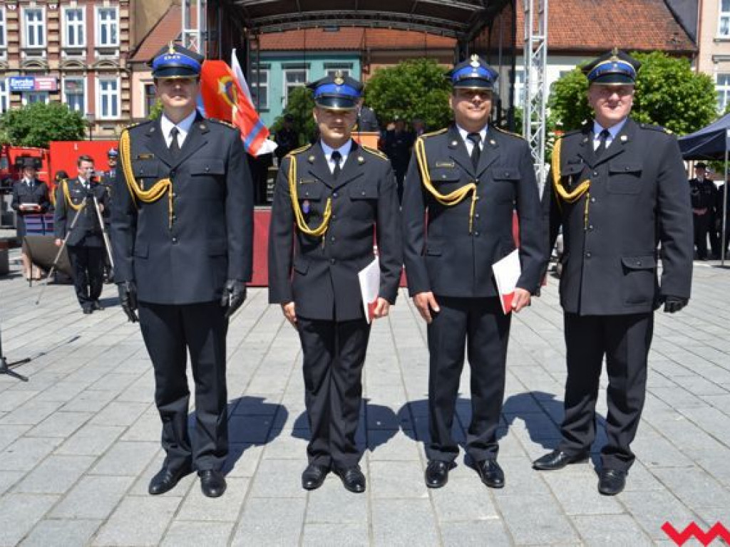 Podwójna uroczystość strażaków na wrzesińskim rynku