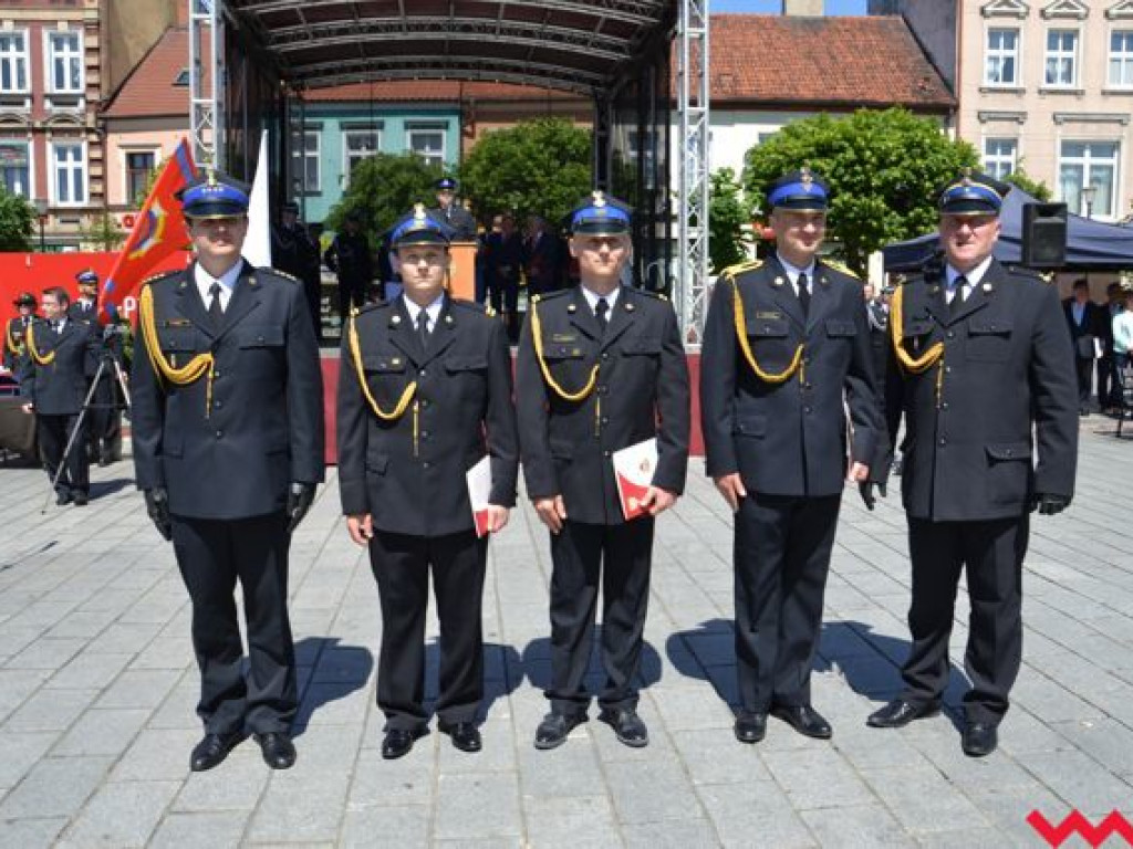 Podwójna uroczystość strażaków na wrzesińskim rynku