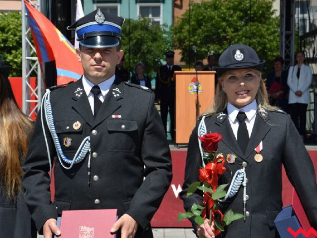 Podwójna uroczystość strażaków na wrzesińskim rynku