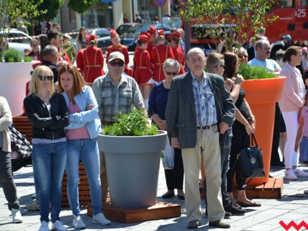 Podwójna uroczystość strażaków na wrzesińskim rynku