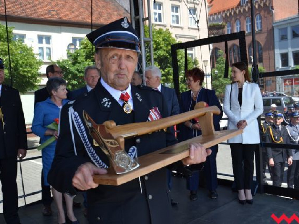 Podwójna uroczystość strażaków na wrzesińskim rynku