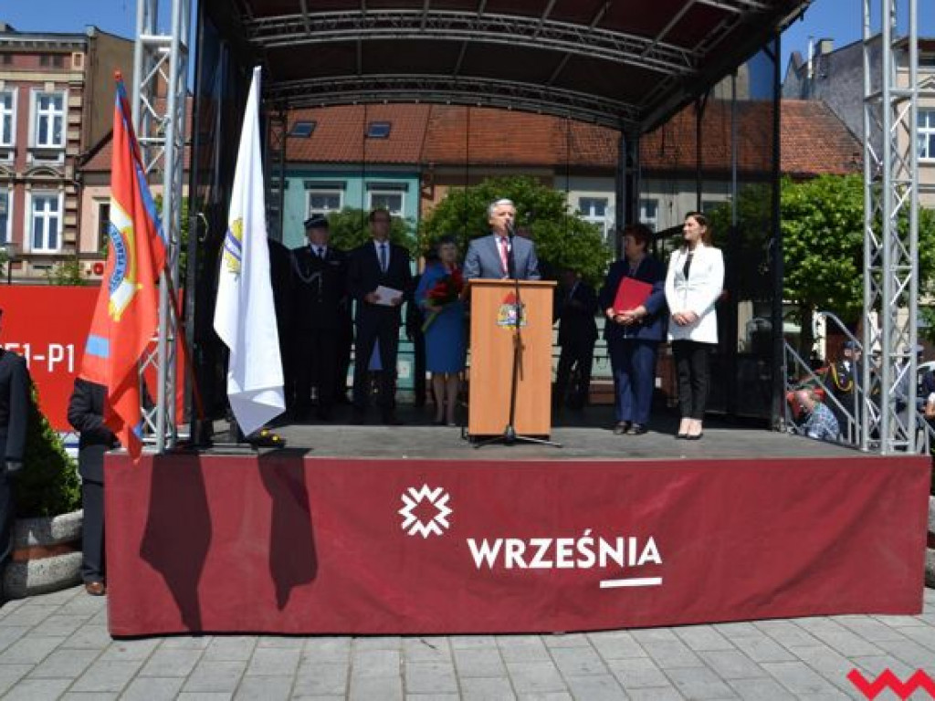 Podwójna uroczystość strażaków na wrzesińskim rynku