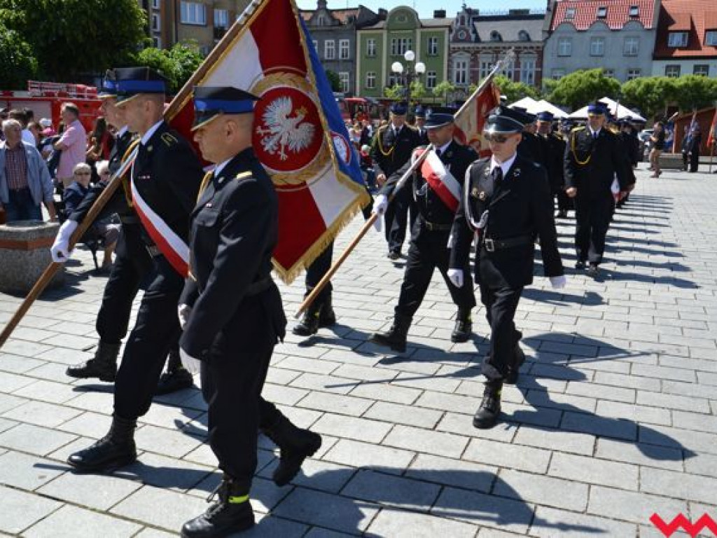 Podwójna uroczystość strażaków na wrzesińskim rynku