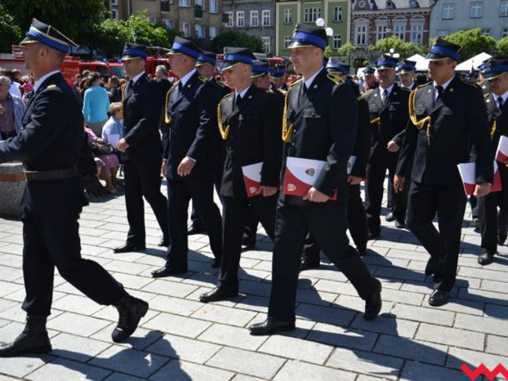 Podwójna uroczystość strażaków na wrzesińskim rynku
