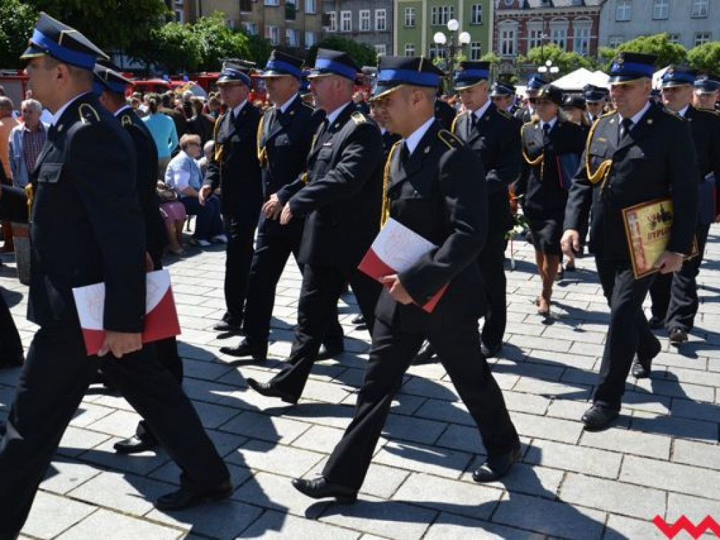 Podwójna uroczystość strażaków na wrzesińskim rynku