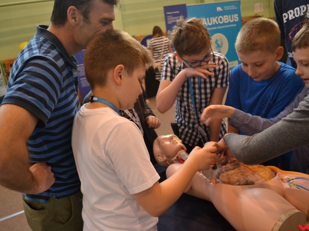 Zrozumieć świat i samego siebie - fascynujący Festiwal Nauki w SSP nr 6