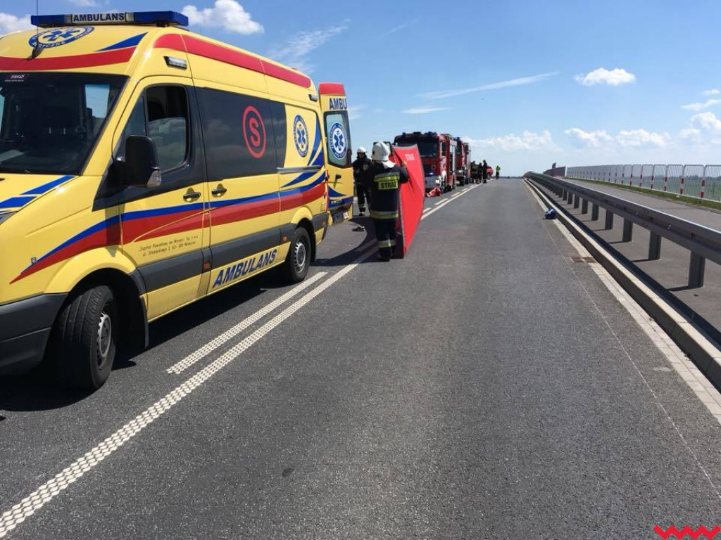 Tragiczny upadek motocyklisty w Obłaczkowie.  22-latek nie żyje.