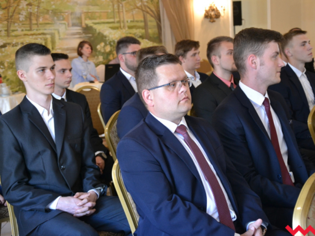 To oni zbudują nam przyszłość. Technicy z ZSP odebrali nagrody i świadectwa