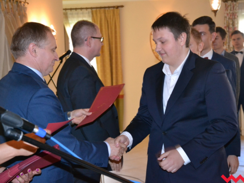 To oni zbudują nam przyszłość. Technicy z ZSP odebrali nagrody i świadectwa