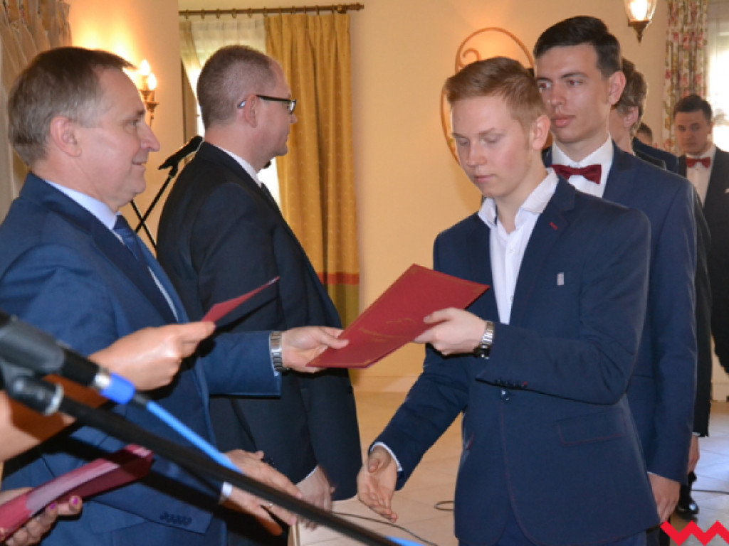 To oni zbudują nam przyszłość. Technicy z ZSP odebrali nagrody i świadectwa