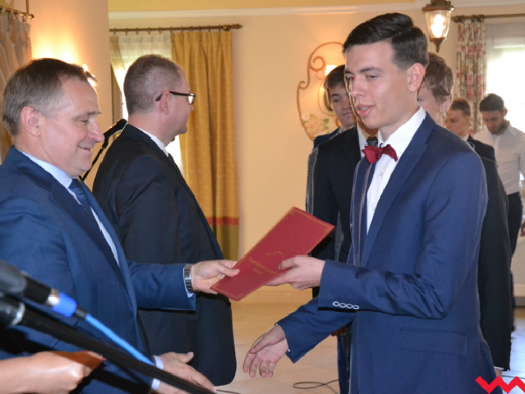 To oni zbudują nam przyszłość. Technicy z ZSP odebrali nagrody i świadectwa