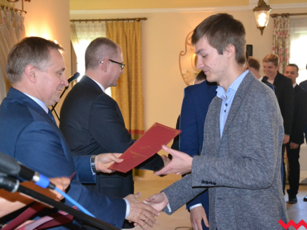 To oni zbudują nam przyszłość. Technicy z ZSP odebrali nagrody i świadectwa