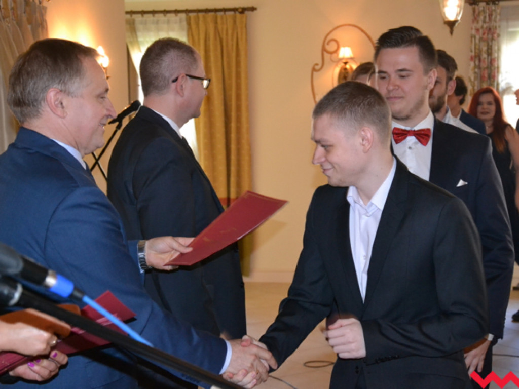 To oni zbudują nam przyszłość. Technicy z ZSP odebrali nagrody i świadectwa
