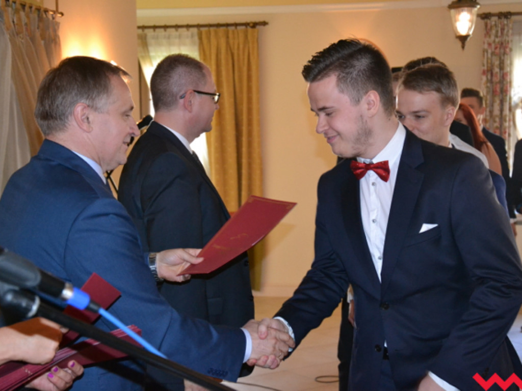 To oni zbudują nam przyszłość. Technicy z ZSP odebrali nagrody i świadectwa