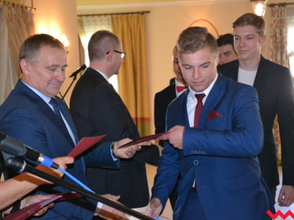 To oni zbudują nam przyszłość. Technicy z ZSP odebrali nagrody i świadectwa