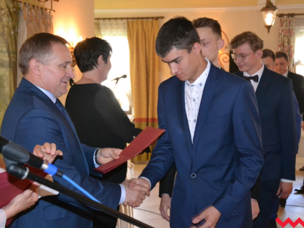 To oni zbudują nam przyszłość. Technicy z ZSP odebrali nagrody i świadectwa