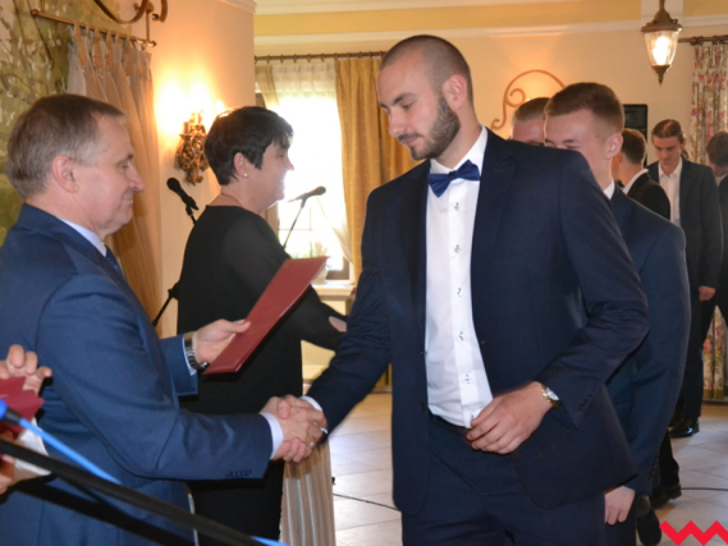 To oni zbudują nam przyszłość. Technicy z ZSP odebrali nagrody i świadectwa