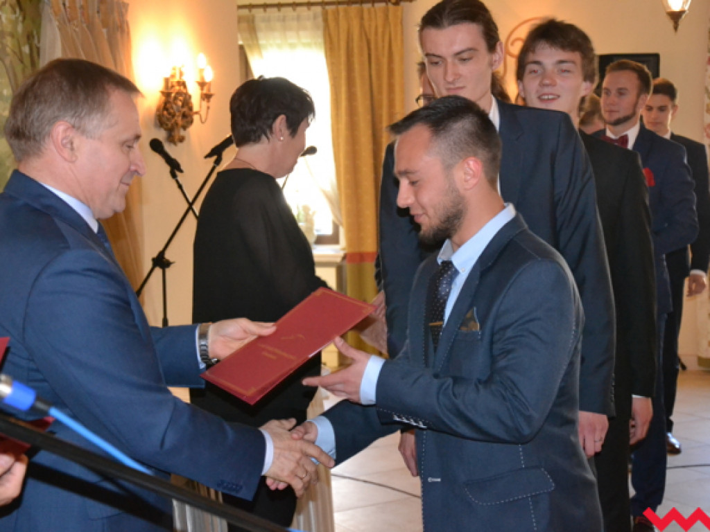 To oni zbudują nam przyszłość. Technicy z ZSP odebrali nagrody i świadectwa