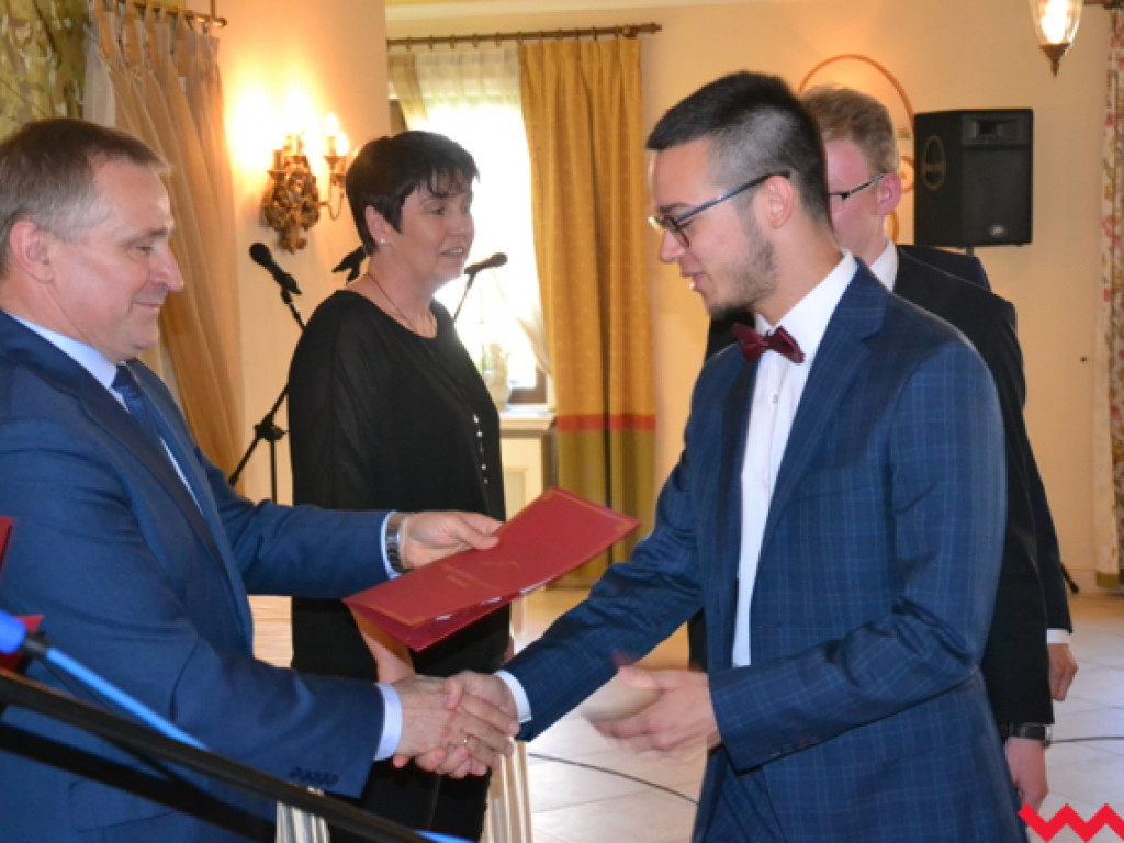 To oni zbudują nam przyszłość. Technicy z ZSP odebrali nagrody i świadectwa